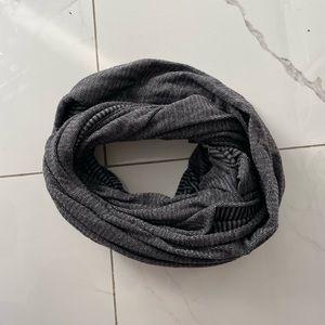Lululemon Infinity scarf